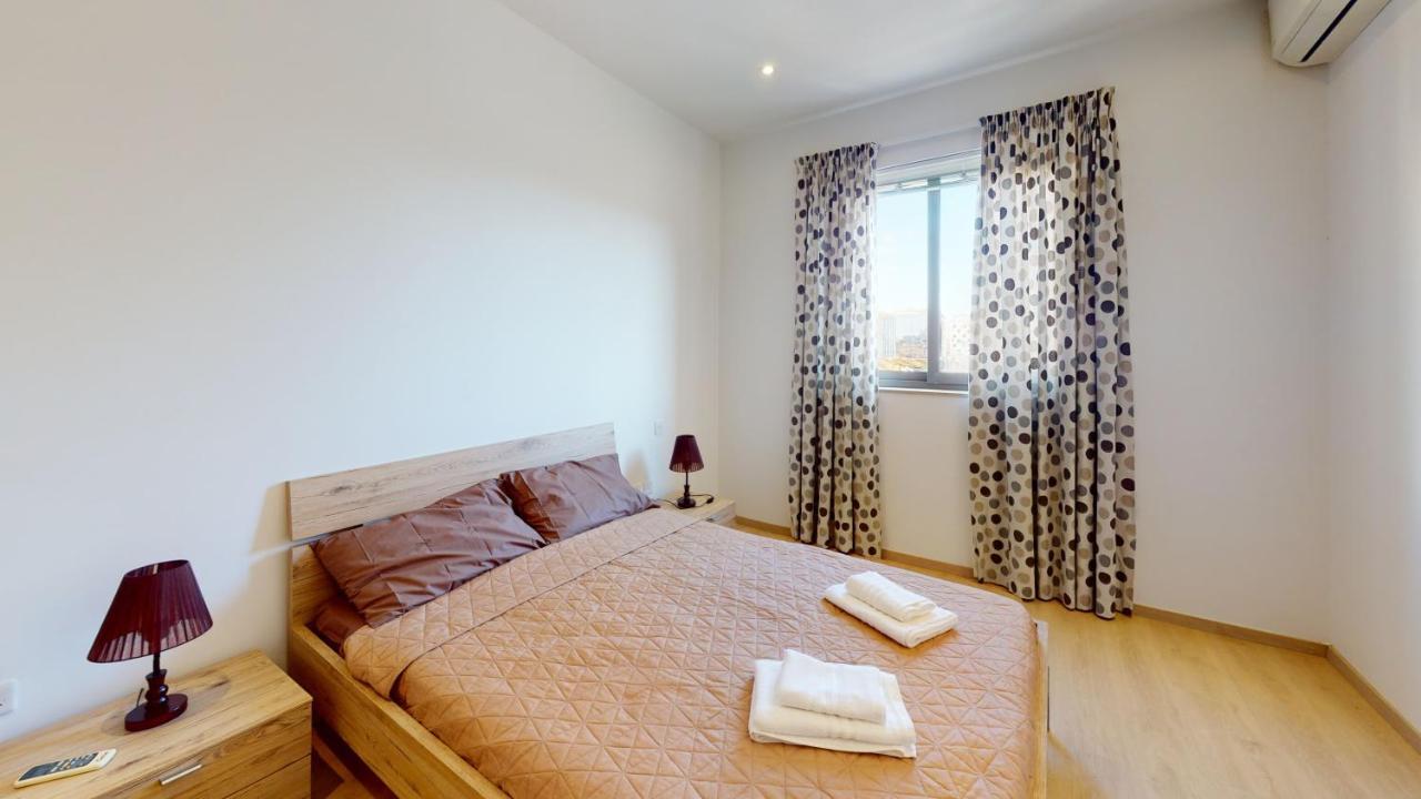 Spacious 2 Bedroom Apartment In Sliema Exteriör bild